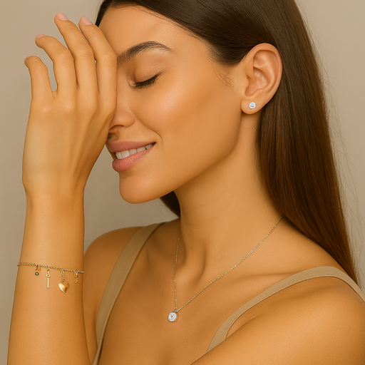 Pulsera Charm Personalizada en uso